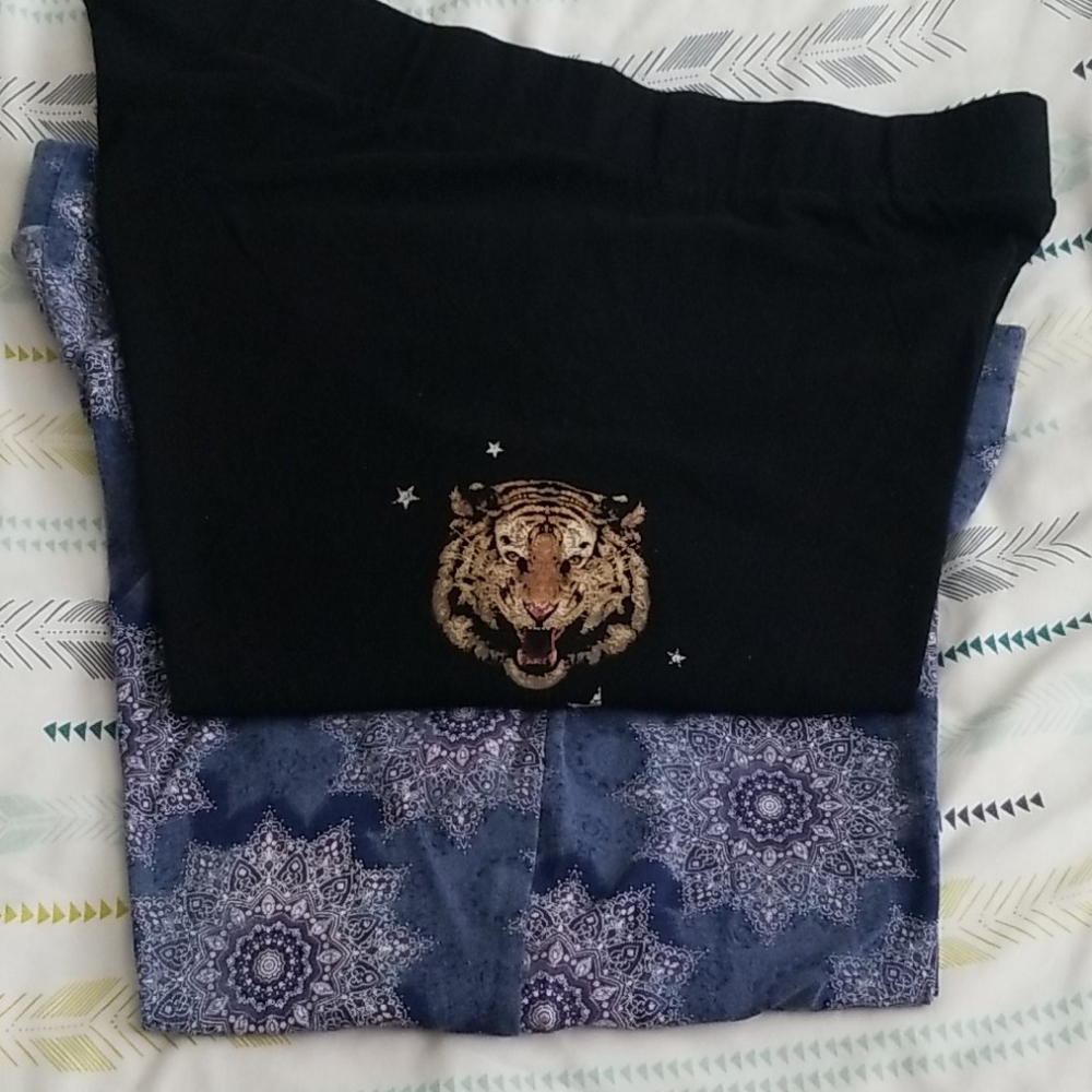 2pc lot Torrid legging capris size 3